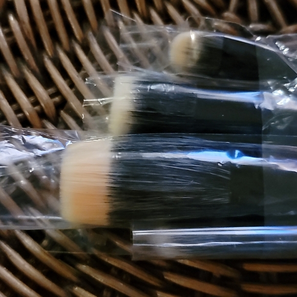 Brushes~makeup~ - Picture 3 of 3
